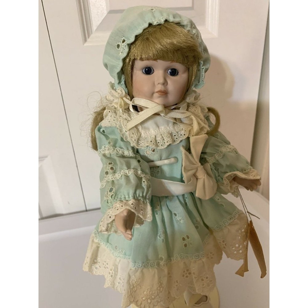 Vintage Porcelain Bradley’s Doll Big‎ Eye Girl 14” Thomasina